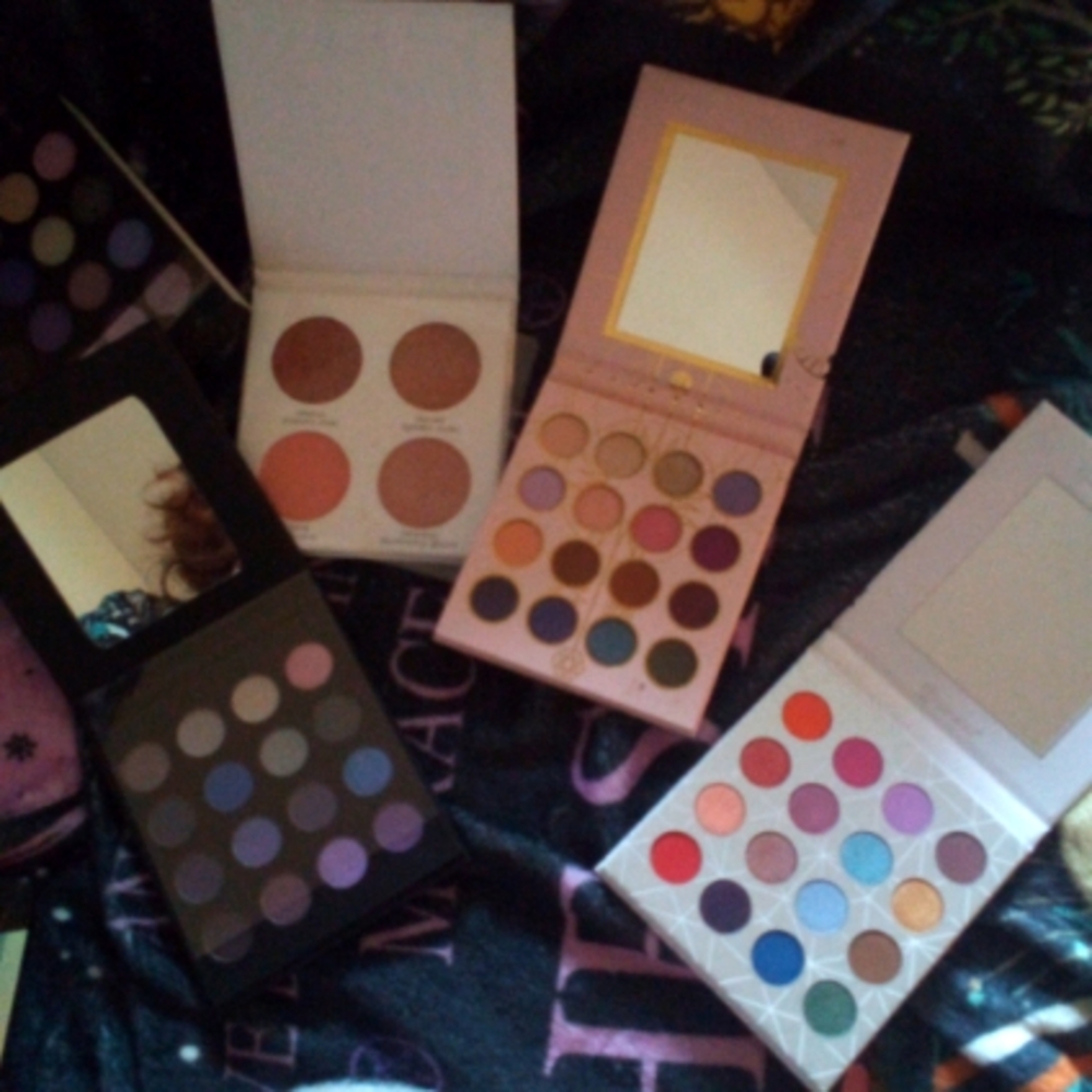 Eyeshadow palettes